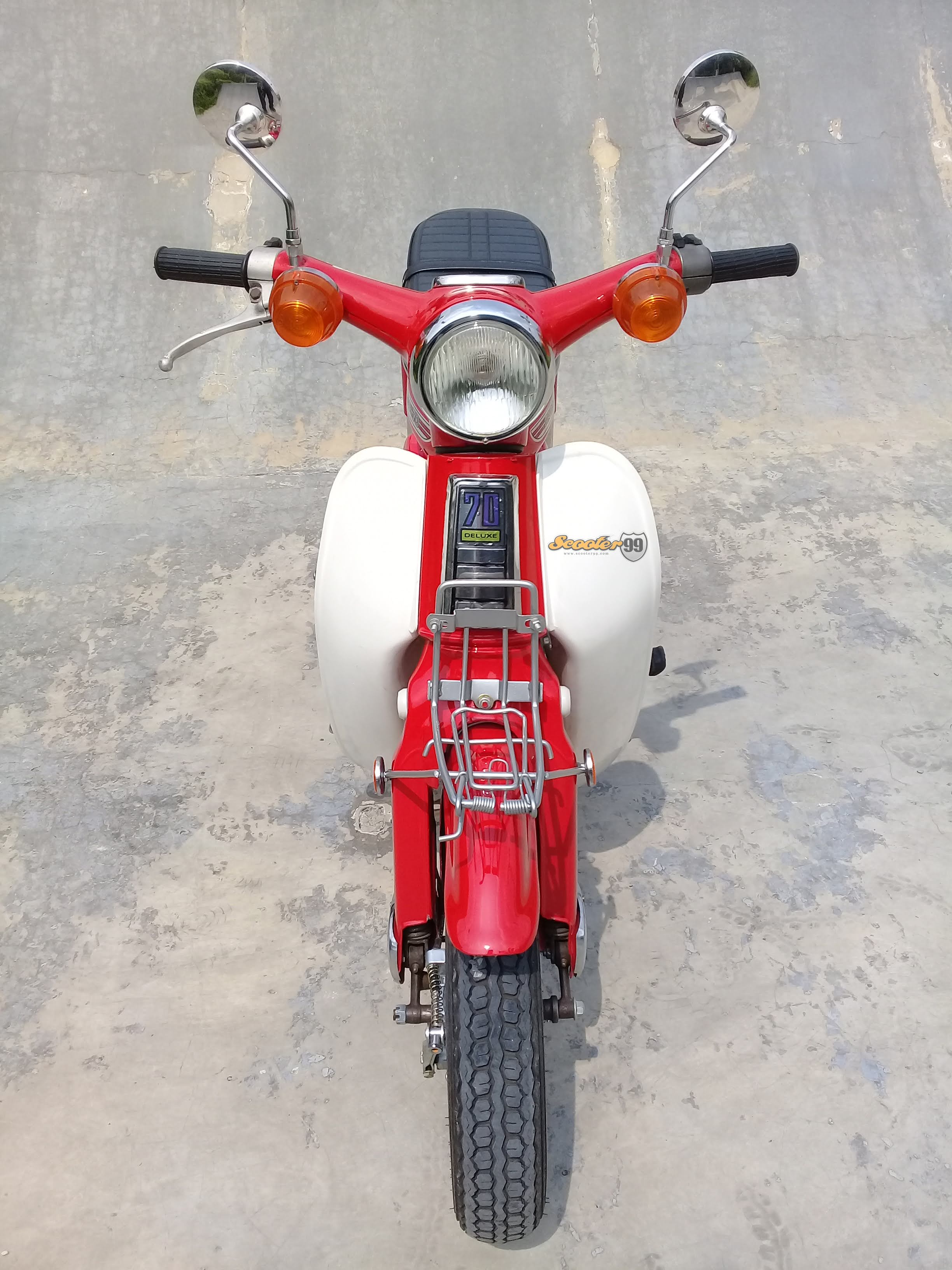 Cockpit and long seat of Honda C70 Deluxe Mini Bike